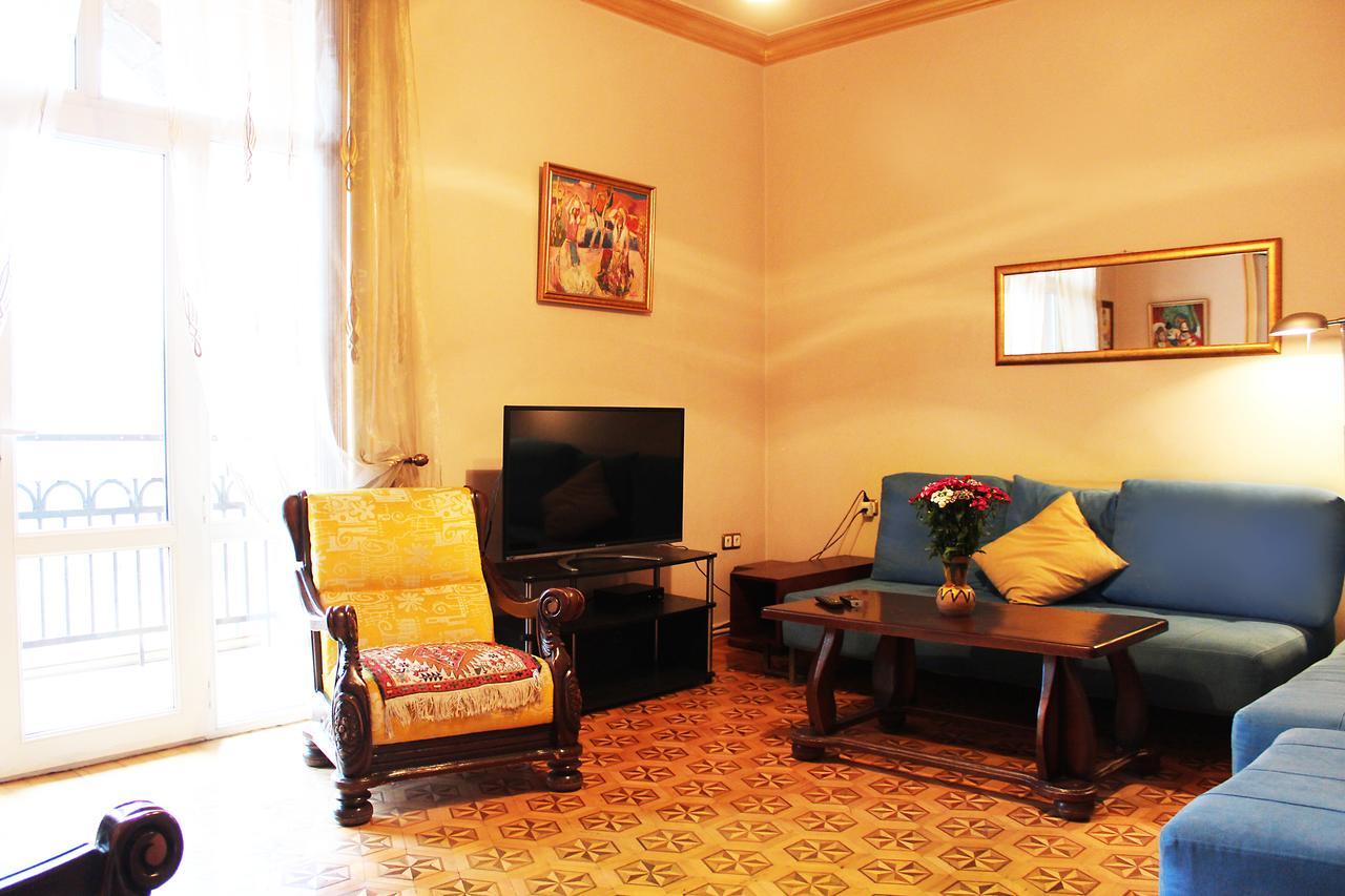 يريفان Vivid 2 Bedroom Apt. المظهر الخارجي الصورة